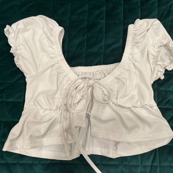 SHEIN EZwear Solid Puff Sleeve Ruffle Hem Top - Picture 1 of 3